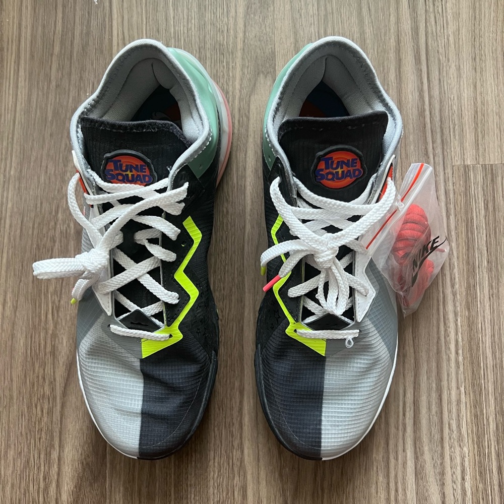 Nike LeBron 18 Low Space Jam Bugs vs Marvin Sneakers Size 10.5 DS